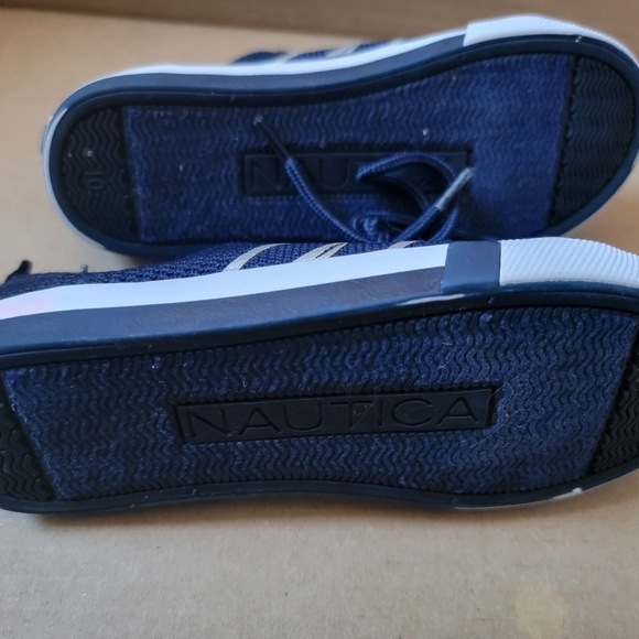 Nautica Toddler shoes. Sz 10. EUC. - Picture 4 of 6